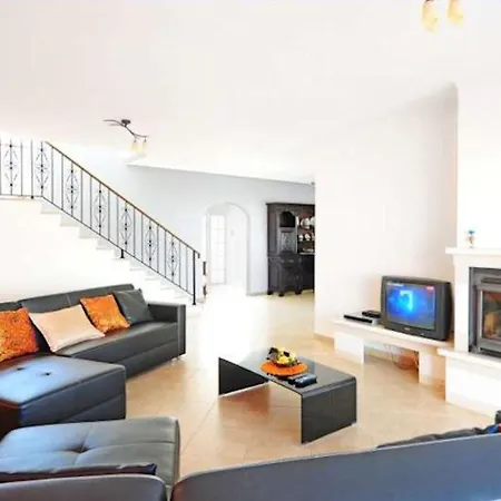 Casa Joao Paulo - Spacious 4 Bedroom With Comfortable Furnishings - Perfect For Families * カルヴォエイロ