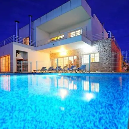 Casa Joao Paulo - Spacious 4 Bedroom With Comfortable Furnishings - Perfect For Families * カルヴォエイロ