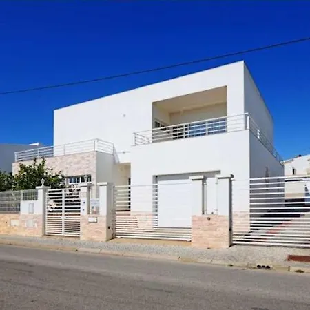 Casa Joao Paulo - Spacious 4 Bedroom With Comfortable Furnishings - Perfect For Families ヴィラ *
