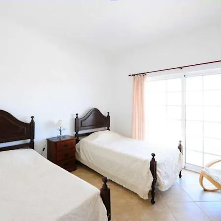 Casa Joao Paulo - Spacious 4 Bedroom With Comfortable Furnishings - Perfect For Families *