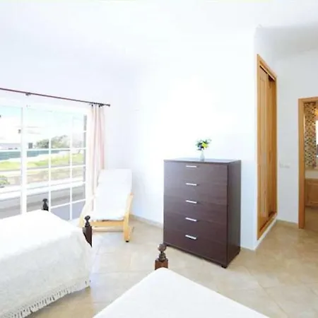 Casa Joao Paulo - Spacious 4 Bedroom With Comfortable Furnishings - Perfect For Families *