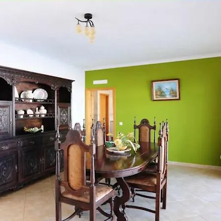 Villa Casa Joao Paulo - Spacious 4 Bedroom With Comfortable Furnishings - Perfect For Families *