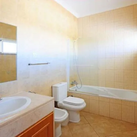 Villa Casa Joao Paulo - Spacious 4 Bedroom With Comfortable Furnishings - Perfect For Families *