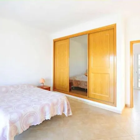 Villa Casa Joao Paulo - Spacious 4 Bedroom With Comfortable Furnishings - Perfect For Families
