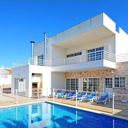 Casa Joao Paulo - Spacious 4 Bedroom With Comfortable Furnishings - Perfect For Families *